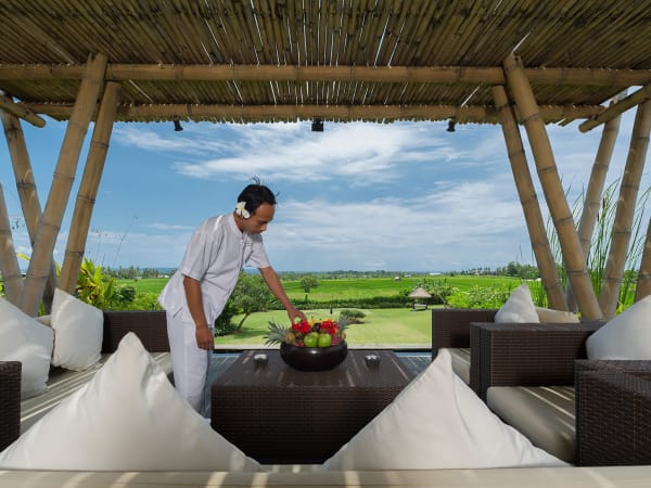 Villa Mandalay - Outdoor dining with a view